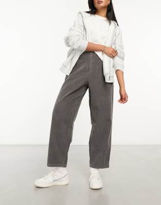 ASOS DESIGN - Cordhose in Grau mit abgerundetem Beinschnitt