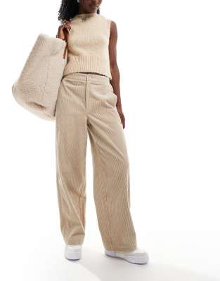 ASOS DESIGN - Cordhose in Strohbeige mit abgerundetem Beinschnitt-Neutral