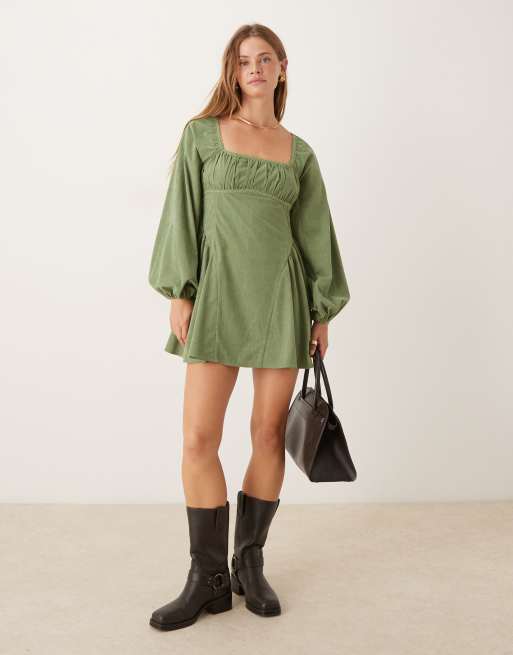 ASOS DESIGN - Corduroy mini jurk met vierkante halslijn, gerimpelde buste, volumineuze mouwen en kanten zoom in pistachegroen met wassing