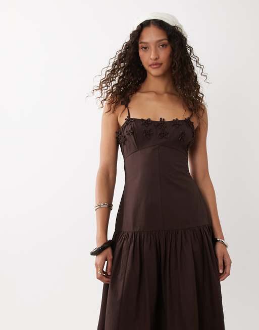 ASOS DESIGN – Cornelli – Chokladbrun maxiklänning med sänkt midja och blommor, 3 av 4