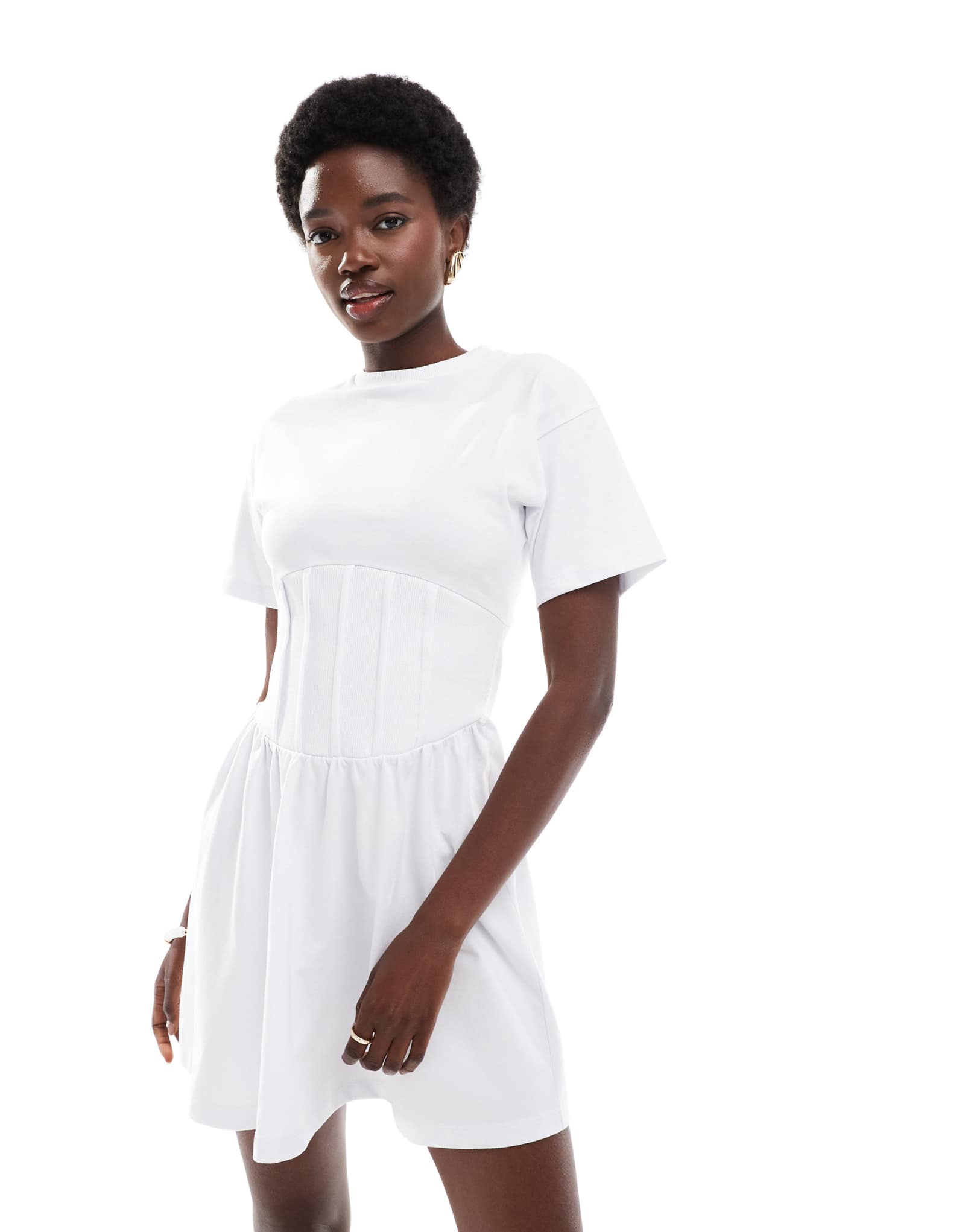 ДИЗАЙНЕРСКОЕ мини-платье-футболка с корсетной талией ASOS DESIGN белого цвета