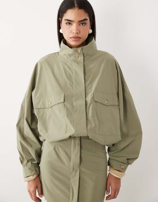 ASOS DESIGN - Cortavientos caqui con detalle de bolsillo (parte de un conjunto), 4 de 4