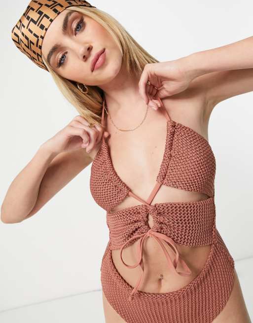 ASOS DESIGN - Costume da bagno all'uncinetto con cut-out e laccio sul davanti marrone rame, 3 di 4