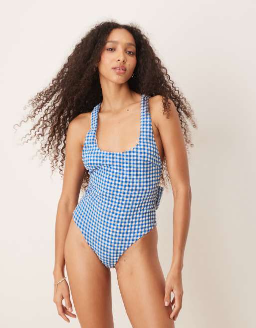 ASOS DESIGN - Costume da bagno in seersucker blu a quadretti con scollo rotondo e fiocco oversize sul retro, 2 di 4