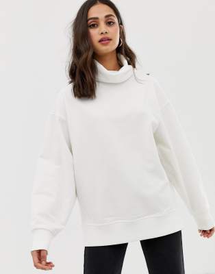 white high neck sweatshirt