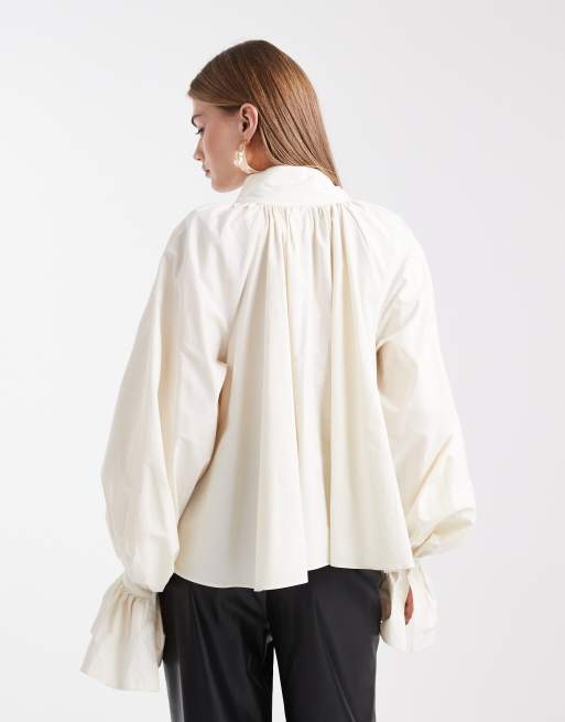 cotton volume gather blouse ホワイト ASOS DESIGN cotton gathered volume sleeve blouse in ecru | ASOS