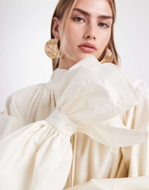 cotton volume gather blouse ホワイト ASOS DESIGN cotton gathered volume sleeves blouse in ecru | ASOS