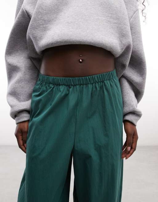 ASOS DESIGN cotton nylon blend pull on balloon trousers in dark green, 3 of 5