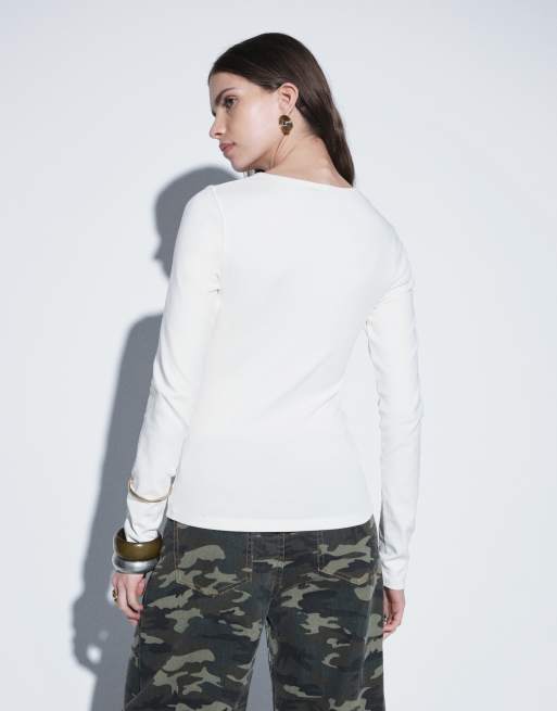 ASOS DESIGN cotton V neck button detail henley long sleeve baby tee in cream, 4 of 4