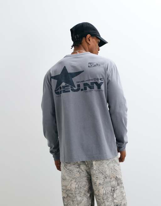 ASOS DESIGN coupe carrée décontractée à manches longues et col rond avec imprimé en gris clair, 4 de 5
