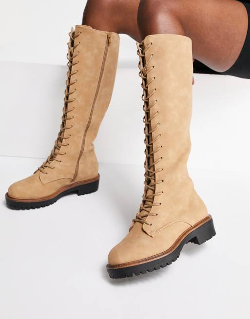 ASOS DESIGN – Courtney – Kniehohe Schnürstiefel mit dicker Sohle in Sand, weite Passform, 3 von 4