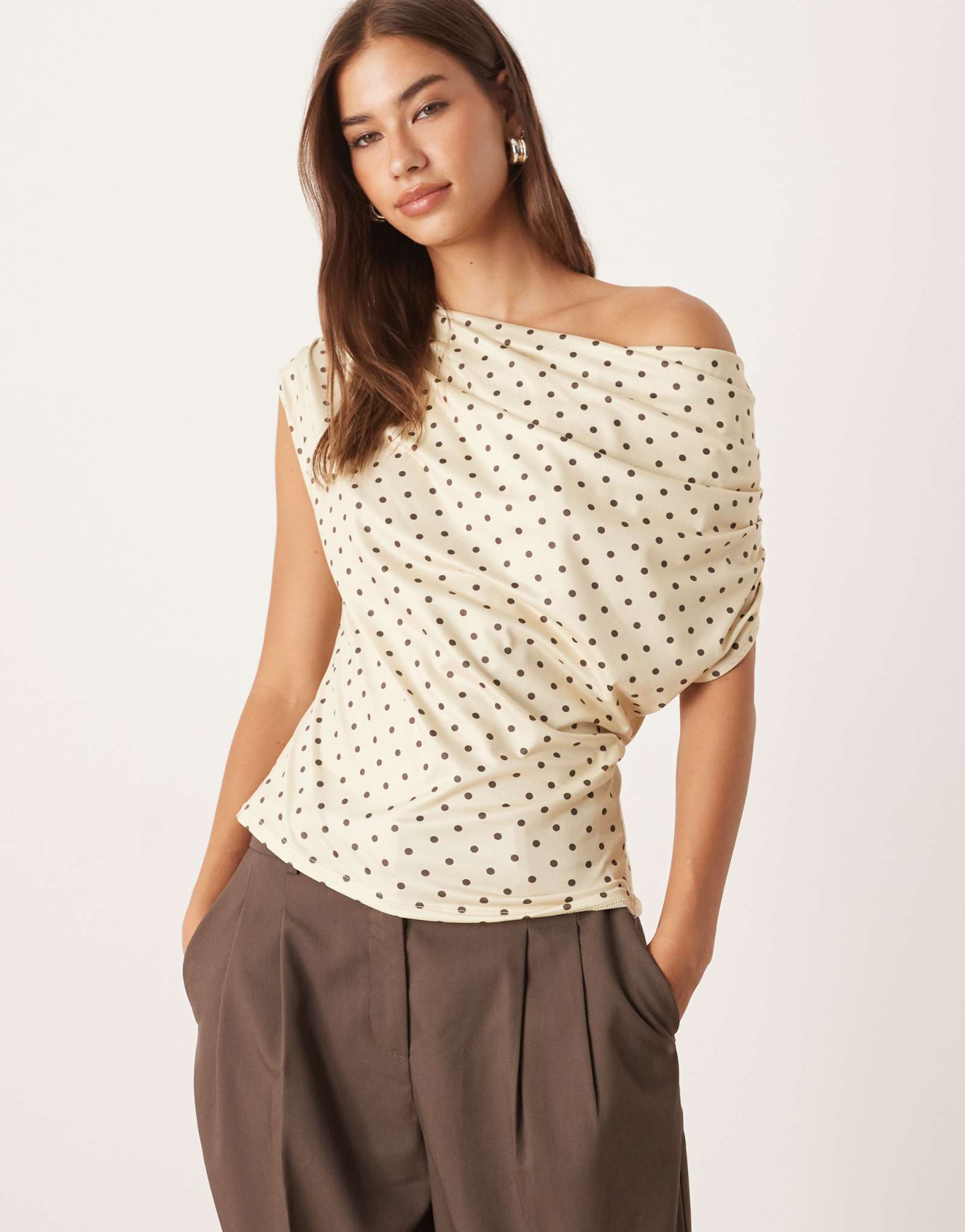 ДИЗАЙНЕРСКИЙ топ ASOS с круглым вырезом и коротким рукавом в горошек