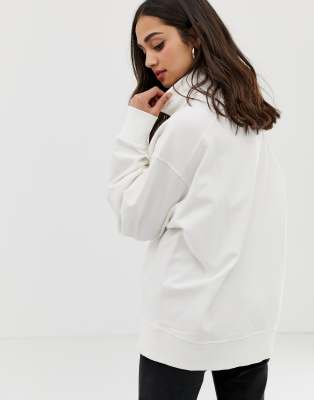 white high neck sweatshirt