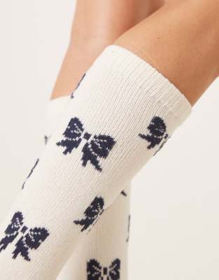 Asos Design Cozy Knee High Super Soft Bow Design Socks In White
