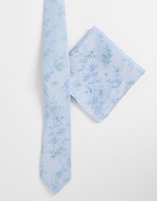 ASOS DESIGN - Cravatta slim blu a fiori con fazzoletto da taschino