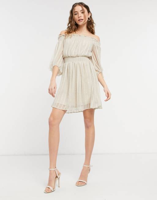ASOS DESIGN – Cremefarbenes, schulterfreies Minikleid mit Streifenoptik und Blouson-Ärmeln, 4 von 4