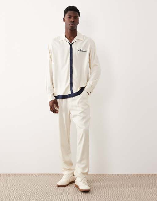 ASOS DESIGN - Cremefarvet afslappet reversskjorte med brystbroderi - Del af sæt, 2 af 5