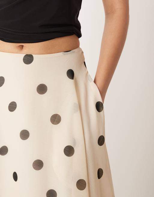 ASOS DESIGN - Cremefarvet maxinederdel i chiffon med polkaprikker og rund kant, 4 af 5