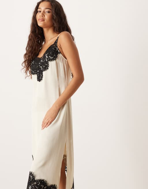 ASOS DESIGN - Cremefarvet minikjole i satin med asymmetrisk snit og camistropper samt sort blondekant, 3 af 4