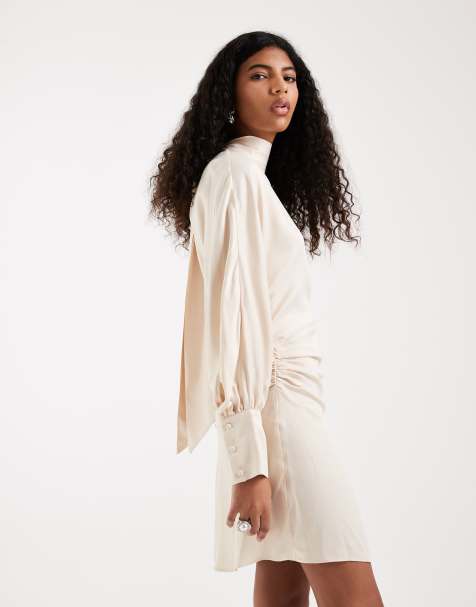 ASOS DESIGN - Cremefarvet minikjole i satin med flagermusærmer - view 1