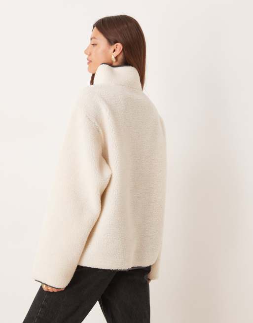 ASOS DESIGN - Cremefarvet og grå fleece med halv lynlås og placeret bjergprint, 3 af 4