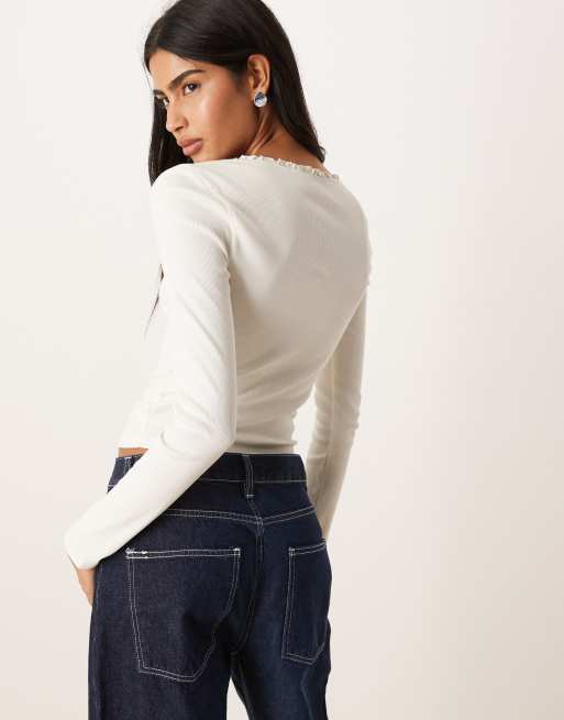 ASOS DESIGN - Cremefarvet ribstrikket langærmet T-shirt med blondedetaljer, 4 af 4