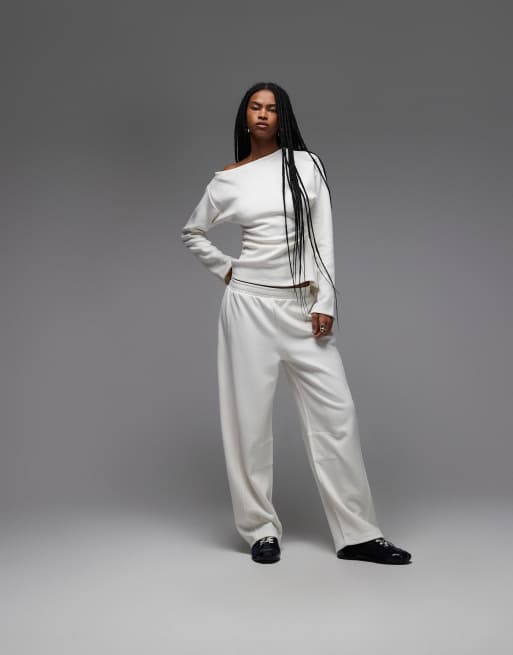 ASOS DESIGN - Cremefarvet superblød offshoulder T-shirt med korsettalje, 2 af 4
