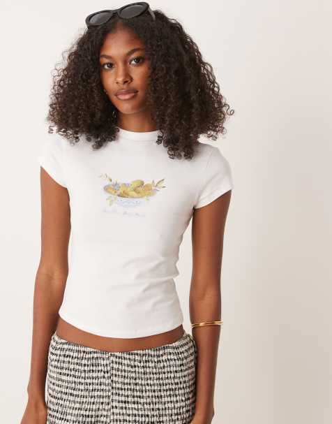 ASOS DESIGN - Cremehvid baby-T-shirt med grafisk olivenprint - view 1