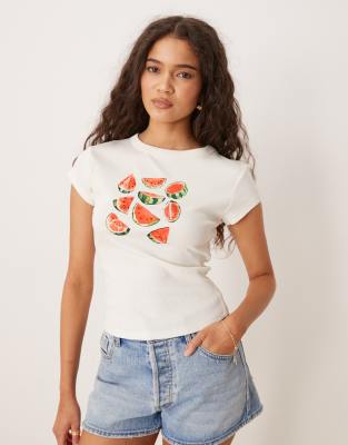 ASOS DESIGN - Cremehvid baby-T-shirt med vandmelon-print - view 1