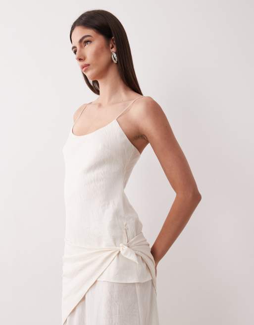 ASOS DESIGN - Cremehvid cami-maxikjole med tørklædedetalje i satin, 2 af 4