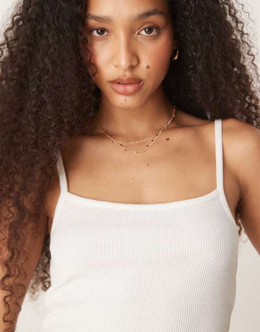 ASOS DESIGN - Cremehvid cami-top med vaffeltekstur og bølgekanter, 2 af 4