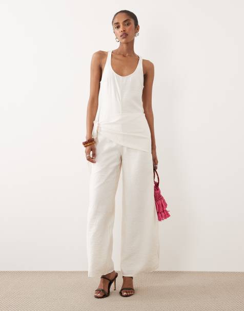 ASOS DESIGN - Cremehvid jumpsuit i krøllet satin med tørklædedetalje ved taljen - view 1