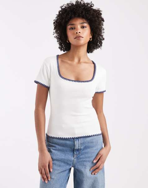ASOS DESIGN - Cremehvid krympet T-shirt med kontrastkanter med tæppesyninger - view 1