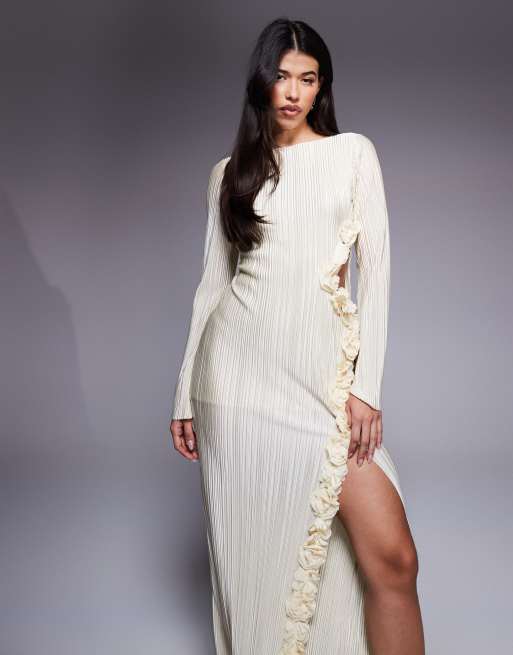 ASOS DESIGN - Cremehvid maxikjole med engleærmer, plisseringer og blomsterkant, 3 af 4