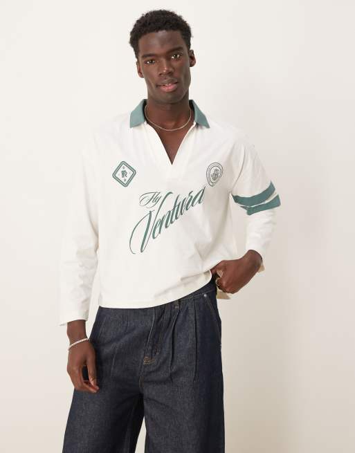 ASOS DESIGN - Cremehvid oversized poloskjorte med sænkede skuldre, lange ærmer og grafisk sportsprint i firkantet pasform