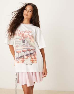 ASOS DESIGN - Cremehvid oversized T-shirt med print med amerikansk diner - view 1