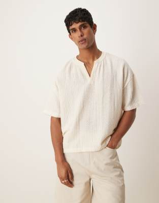 ASOS DESIGN - Cremehvid oversized T-shirt med sænkede skuldre, V-hals og tekstur i firkantet pasform - view 1