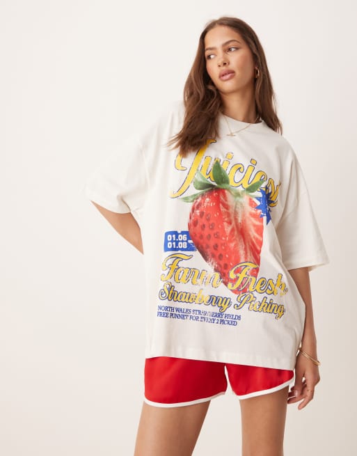 ASOS DESIGN - Cremehvid oversized T-shirt med vintage-inspireret jordbærgrafik