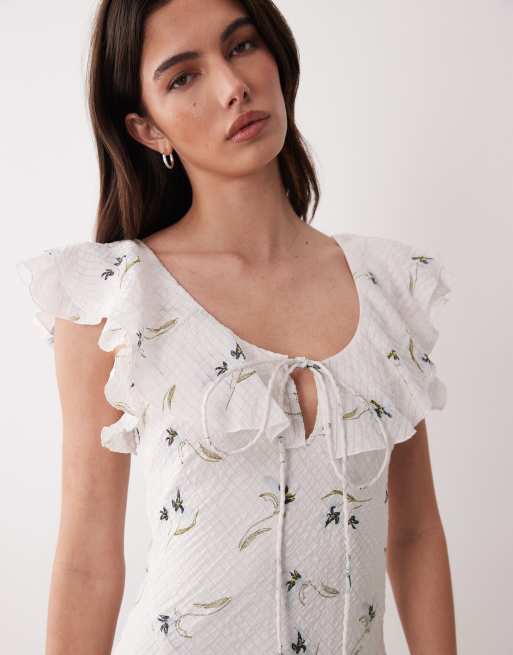 ASOS DESIGN - Cremehvid tekstureret maxikjole med flæser og hjerteformet hals samt blåt småblomstret print, 3 af 4