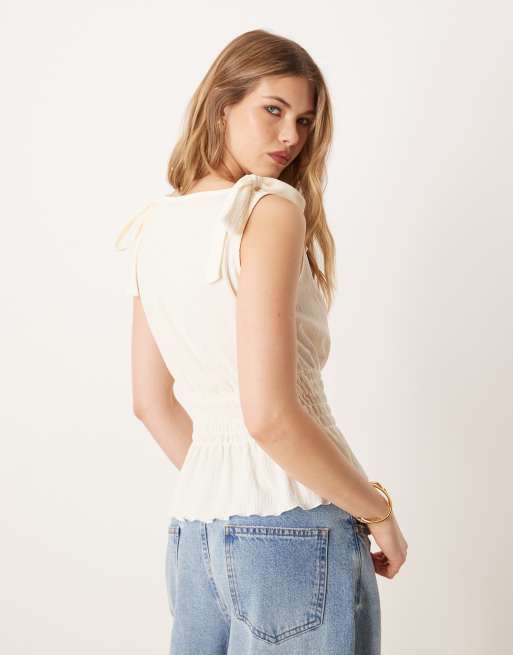 ASOS DESIGN - Cremehvid top med rynker i taljen og sløjfer ved skuldrene, 3 af 4