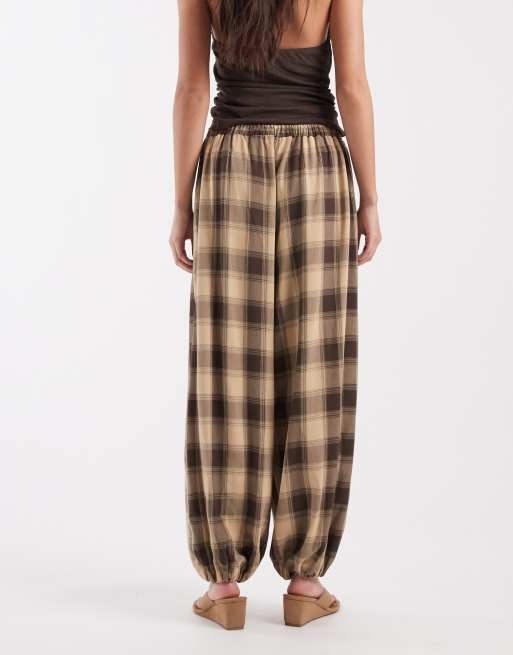 ASOS DESIGN - Cremehvide ballonbukser med tern, 2 af 5