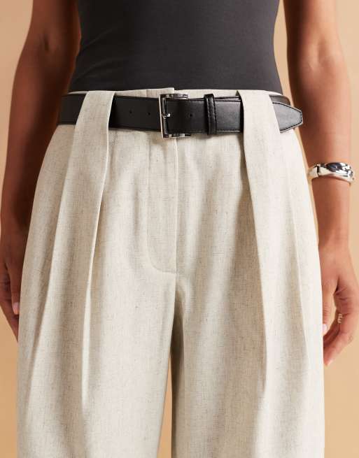 ASOS DESIGN - Cremehvide skræddersyede bukser med tekstur, tøndeformede ben og bælte, 2 af 5