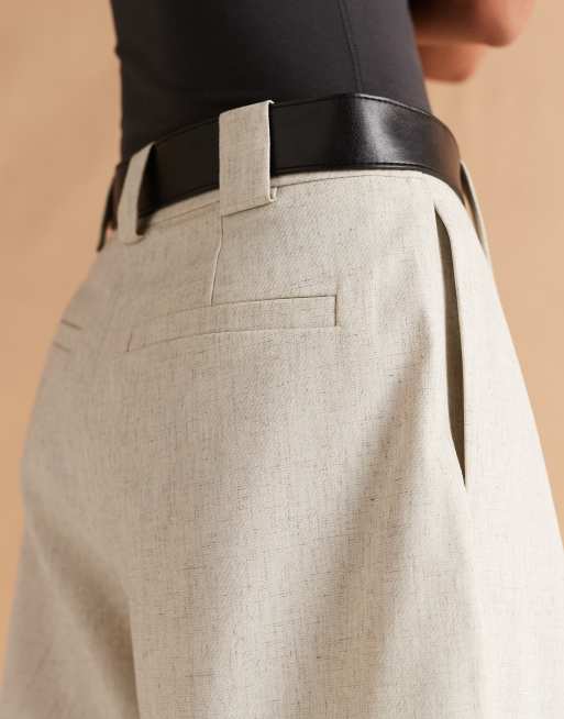 ASOS DESIGN - Cremehvide skræddersyede bukser med tekstur, tøndeformede ben og bælte, 3 af 5