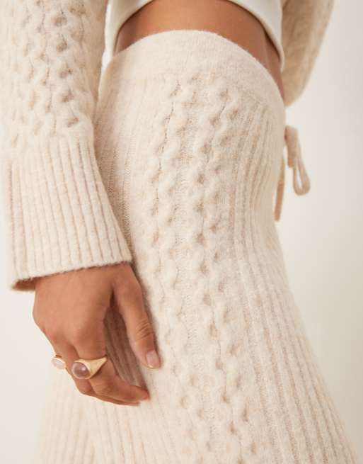 ASOS DESIGN - Cremehvide strikkede bukser med vide ben og kabelstrikkede sidesømme - Del af sæt, 2 af 5
