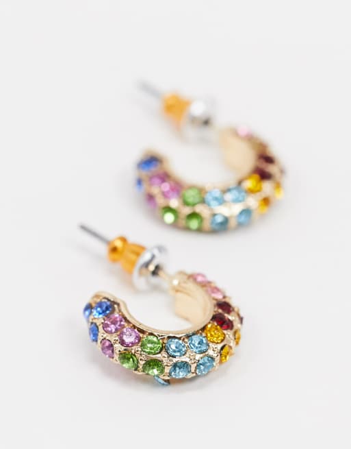 ASOS DESIGN – Creolen in Gold mit Kristallen in Regenbogenfarben