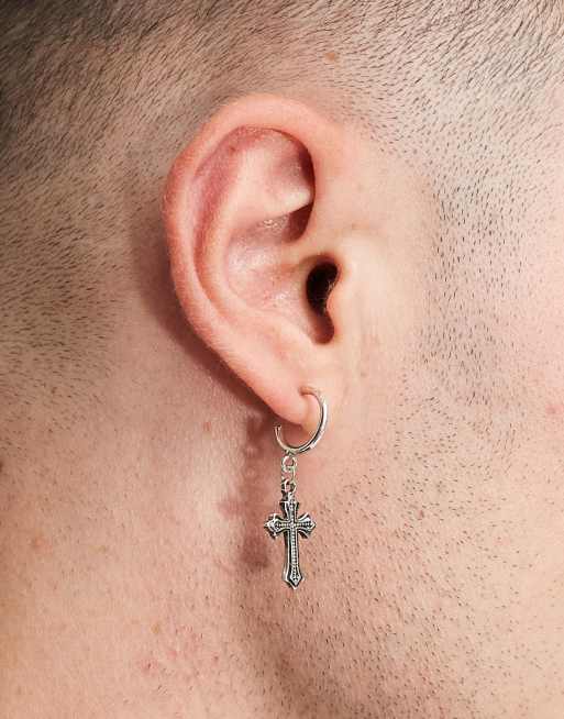 ASOS DESIGN – Creolen in polierter Silberoptik mit Kreuzanhänger, 4 von 4