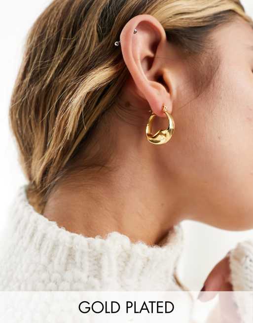 ASOS DESIGN – Creolen mit 14-Karat-Vergoldung und verdrehtem Design in der Mitte, 25 mm