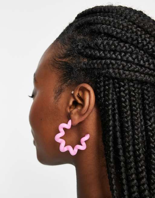 ASOS DESIGN – Creolen mit gedrehtem Spulendesign aus rosa Kunststoff