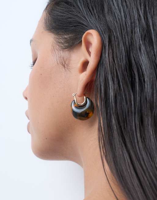 ASOS DESIGN – Creolen mit Kunstharz in goldbrauner Schildpattoptik, 2 von 4