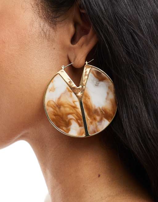 ASOS DESIGN - Créoles en édition limitée avec détail en résine effet marbré - Doré vieilli